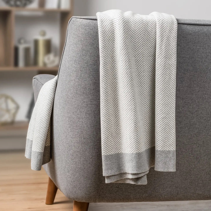 FINLEIGH Grey Cotton Throw